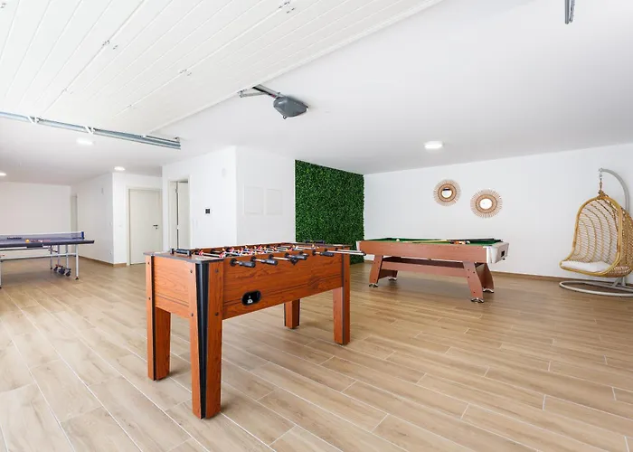 Antica Villa, Luxury Villa Near The Beach